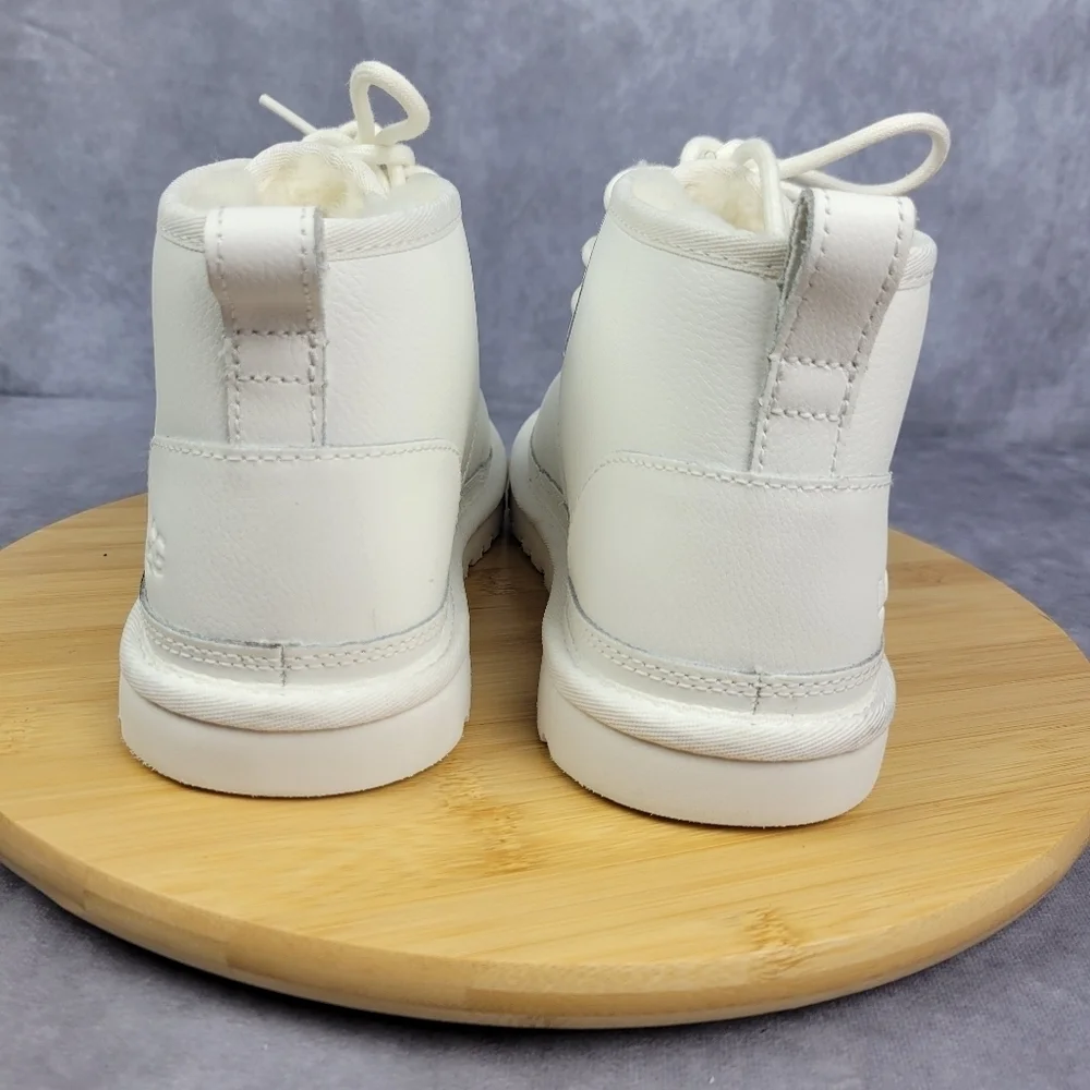UGG Men’s Neumel Chopd White‎ Leather Chukka Boots size 9